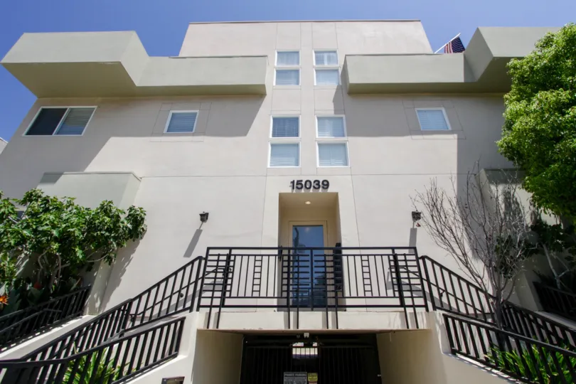 The entrance into 15039 Dickens St