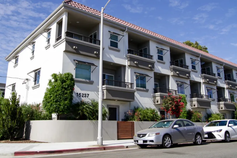 The landscaping around 15237 Weddington St in Sherman Oaks