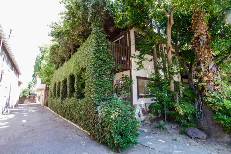 The building at 15457 Moorpark St