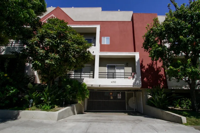 The parking for 4350 Stern Ave in Sherman Oaks