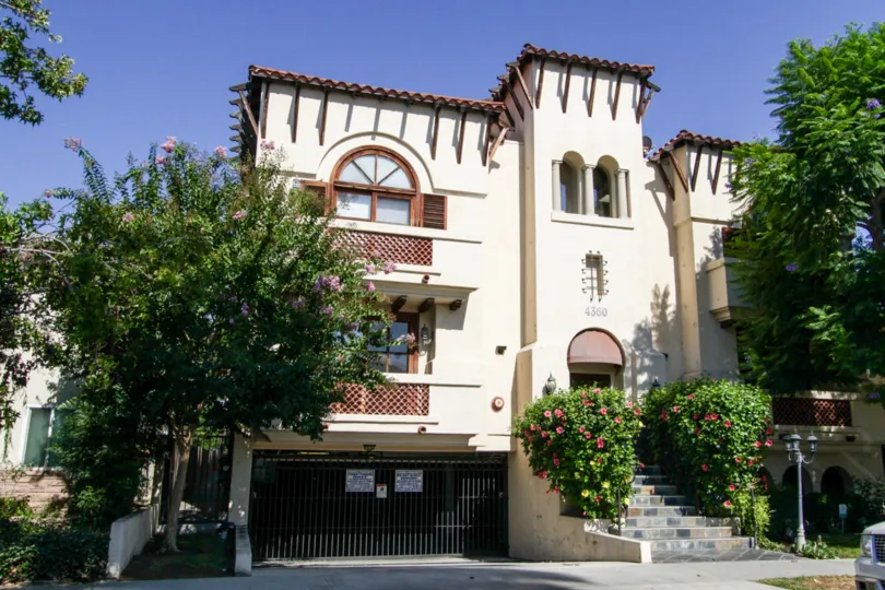 The building at 4360 Ventura Canyon Ave in Sherman Oaks