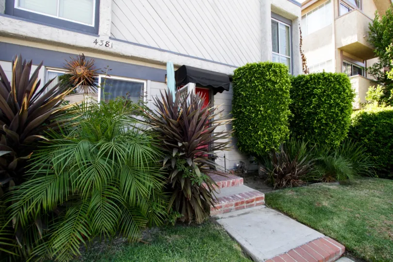 The entryway into 4381 Ventura Canyon Ave