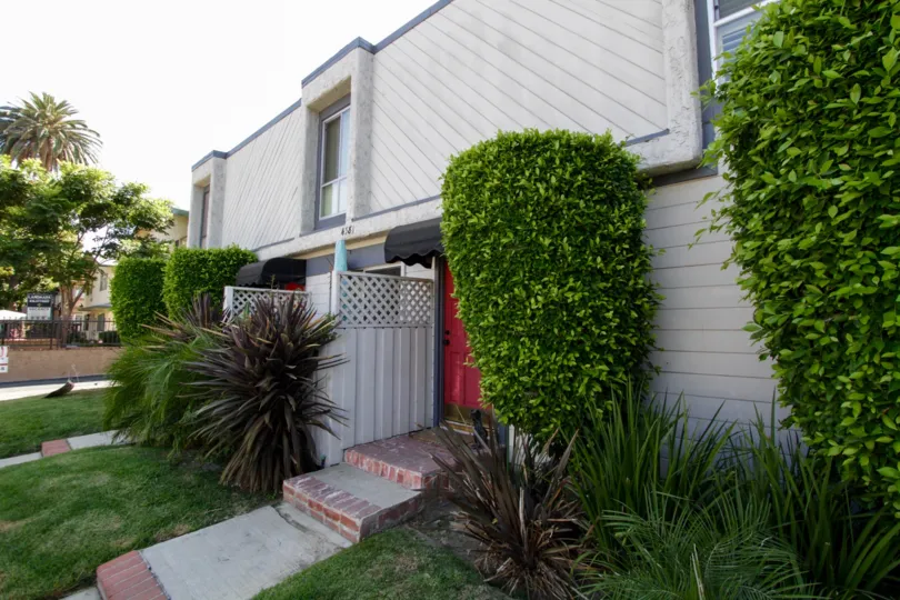 The entrance into 4381 Ventura Canyon Ave in Sherman Oaks