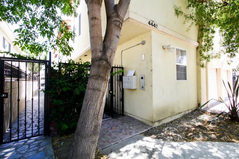 The entryway into 4442 Vista Del Monte Ave in Sherman Oaks