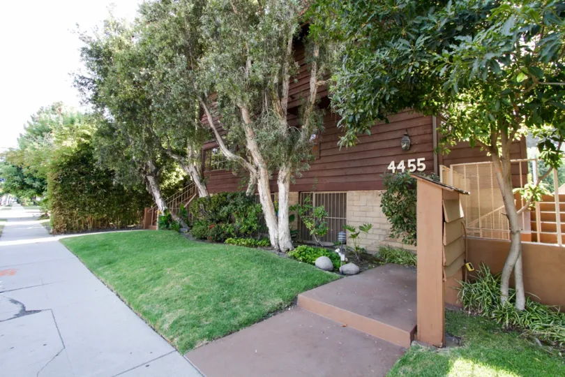 The building at 4455 Fulton Ave in Sherman Oaks