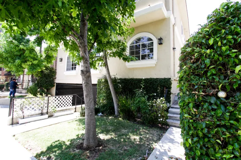 The landscaping at 4461 Vista Del Monte Ave in Sherman Oaks