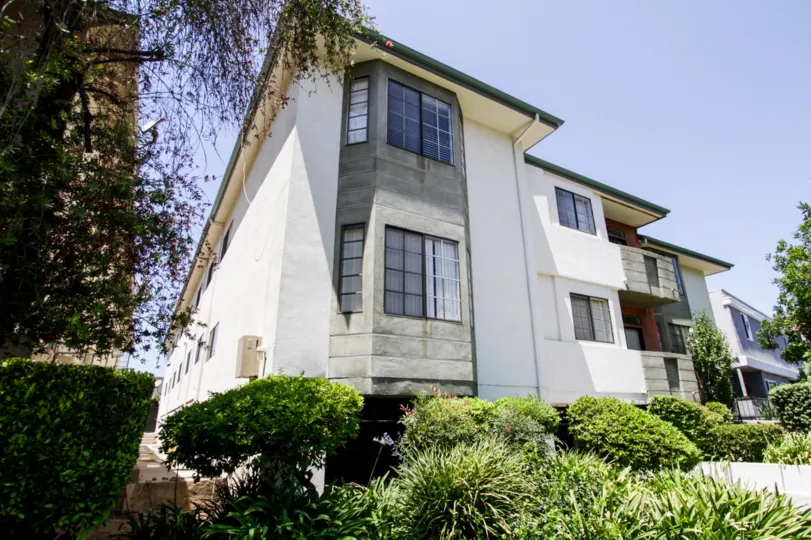 The building at 4543 Willis Ave in Sherman Oaks