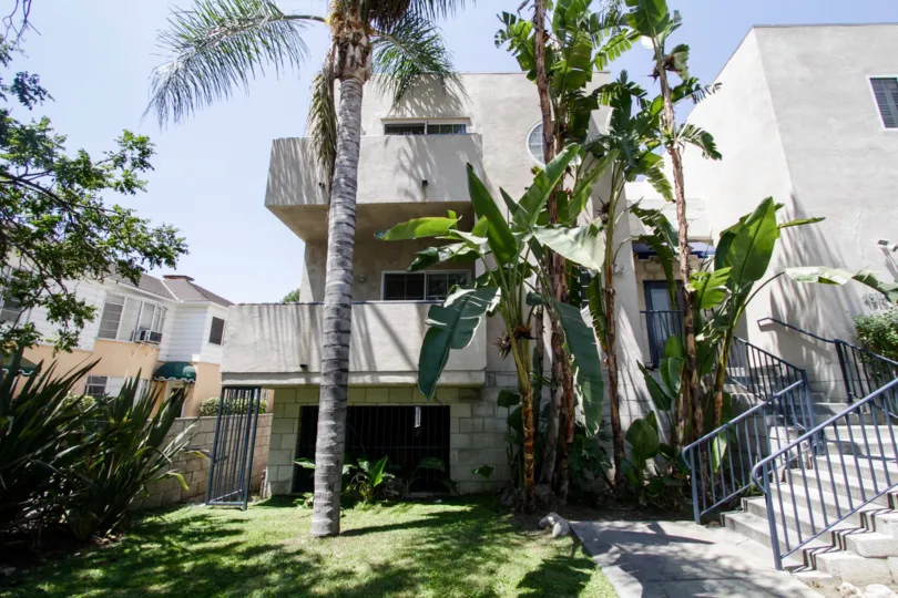 The building at 4915 Coldwater Canyon in Sherman Oaks