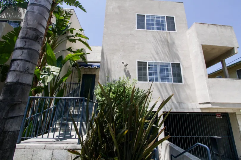 The windows seen at 4915 Coldwater Canyon
