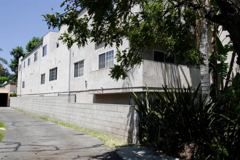 The sidwalk running behind 4915 Coldwater Canyon in Sherman Oaks