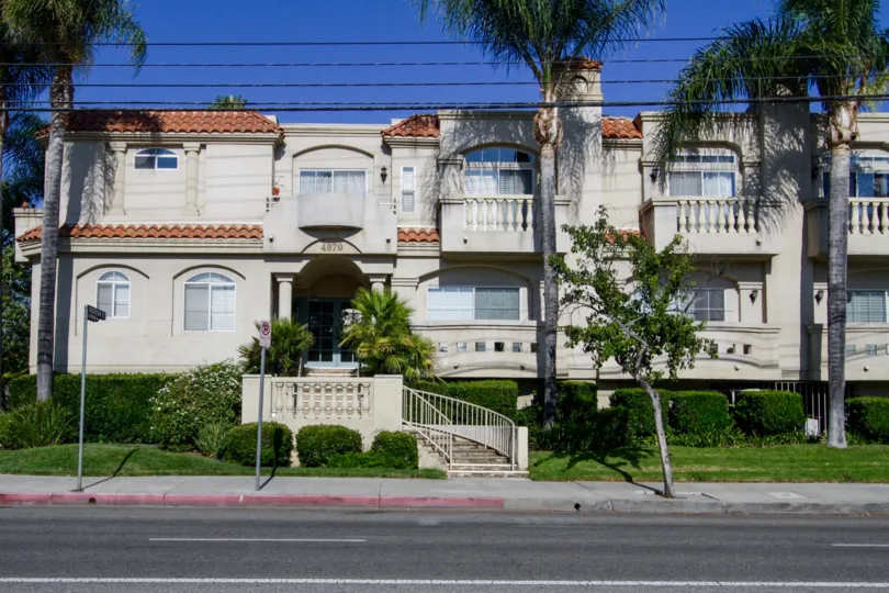 The view of 4970 Kester Ave in Sherman Oaks