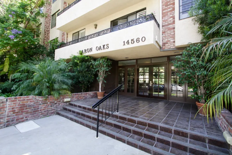 The entryway into Baron Oaks in Sherman Oaks