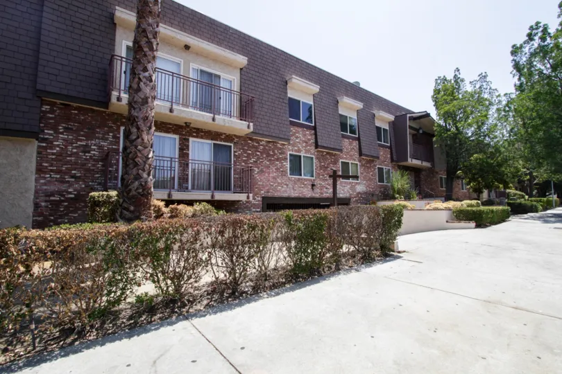 The Canyon Wood Villas building in Sherman Oaks