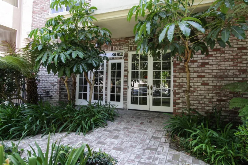 The entrance into Chateau Oaks in Sherman Oaks