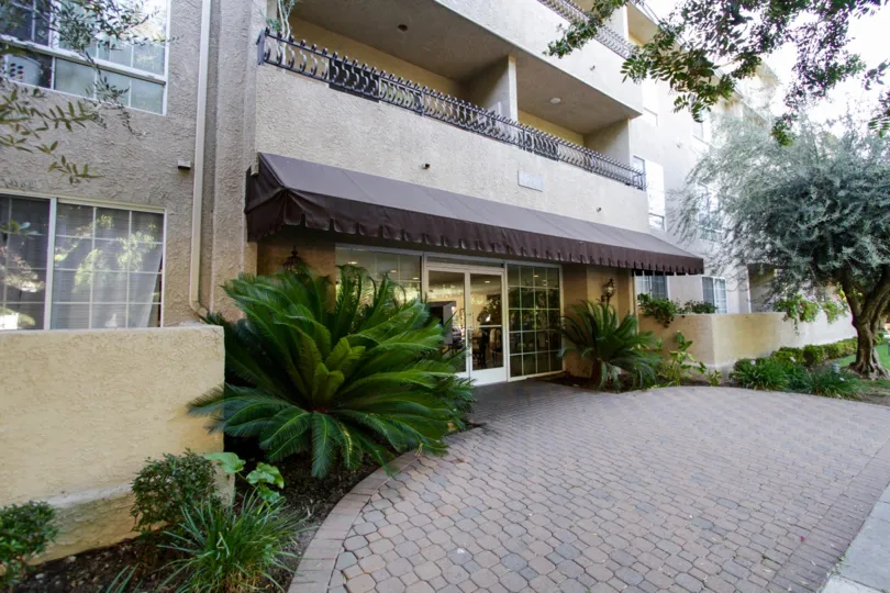 The entryway into the Chateau Royale in Sherman Oaks
