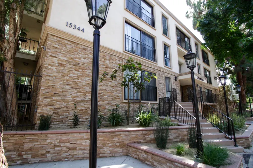 The landscaping seen around Citywood Condominiums