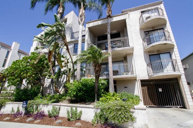 The Colbath Townhomes building in Sherman Oaks