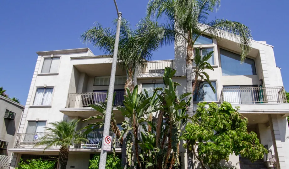 The landscaping at Colbath Townhomes Ave in Sherman Oaks