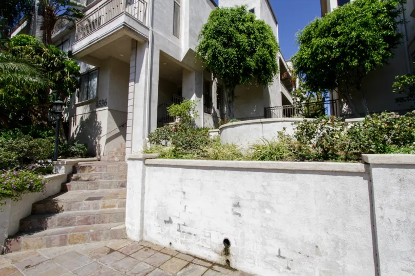The entryway up to Colbath Townhomes Ave in Sherman Oaks