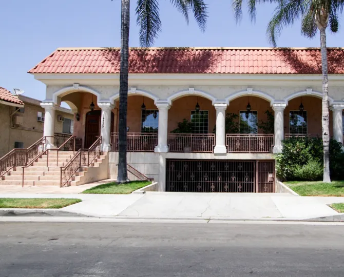 The Colonial Manor building in Sherman Oaks