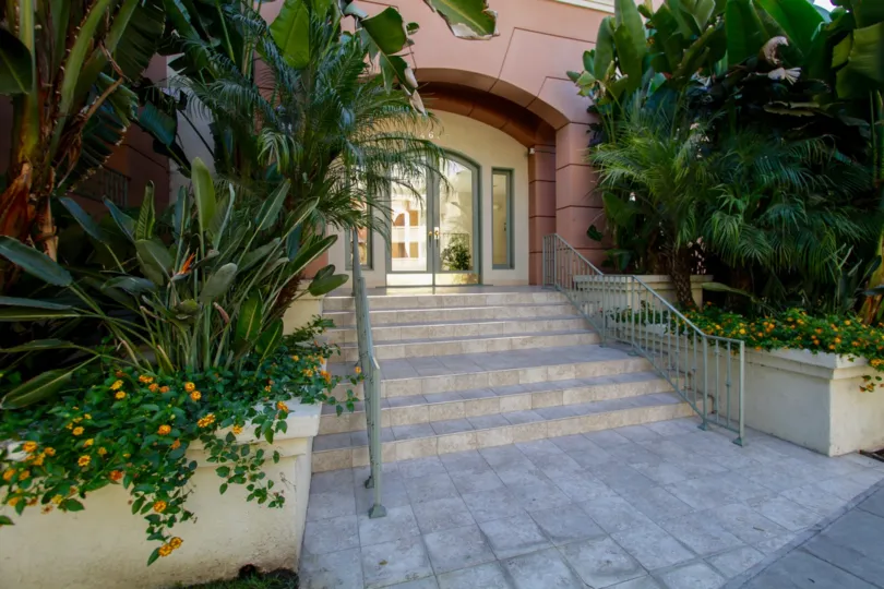The entryway into Continental at Sherman Oaks