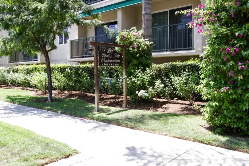 The sign announcing Country Club Condominiums