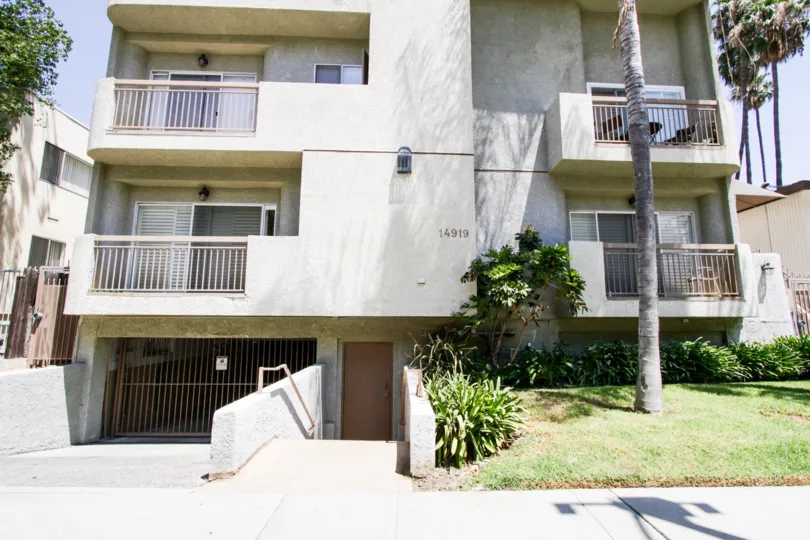 The bottom entrance into Dickens Condos in Sherman Oaks