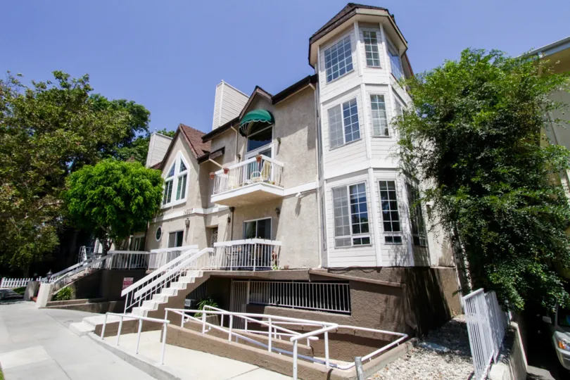 The architecture of Dickens Crest in Sherman Oaks