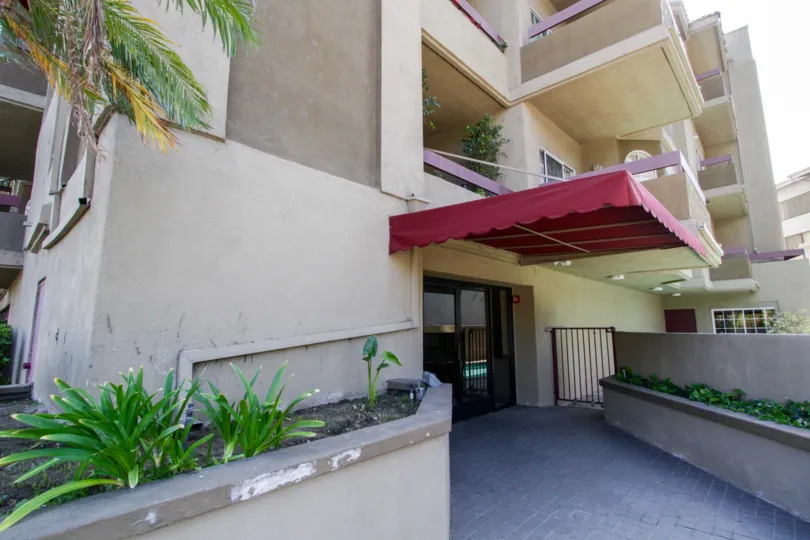The entrance into Fulton Terrace
