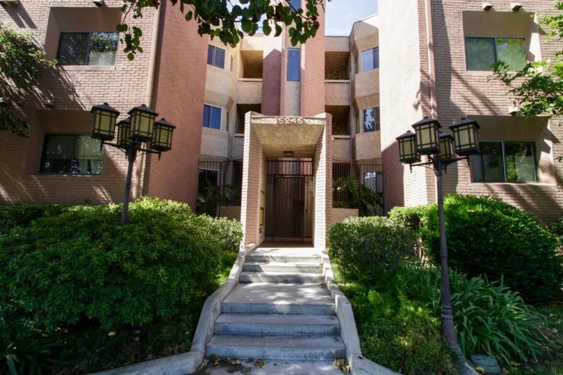 The entrance into the Galleria Towers