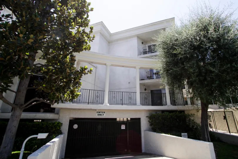The parking at Golden Colonial Condominiums in Sherman Oaks