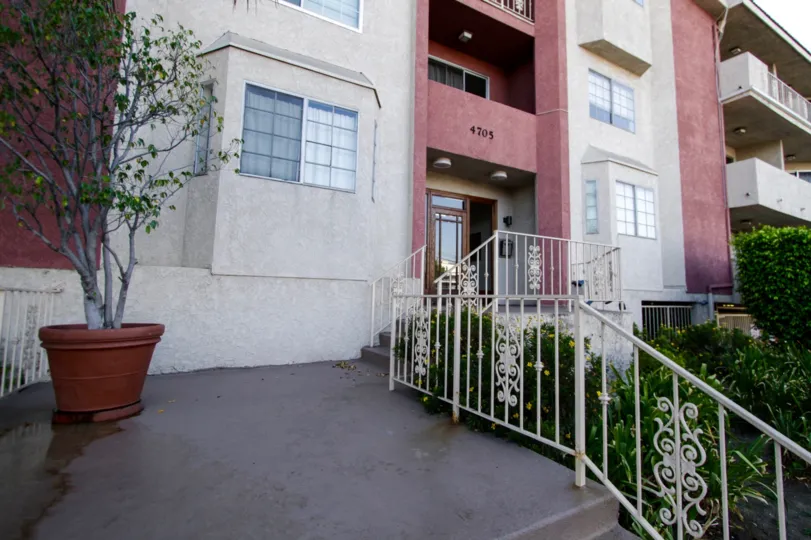 The walkway up to Golden Palms in Sherman Oaks