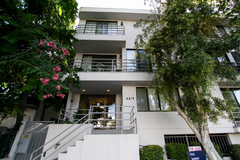 The entryway into Kester Villas in Sherman Oaks