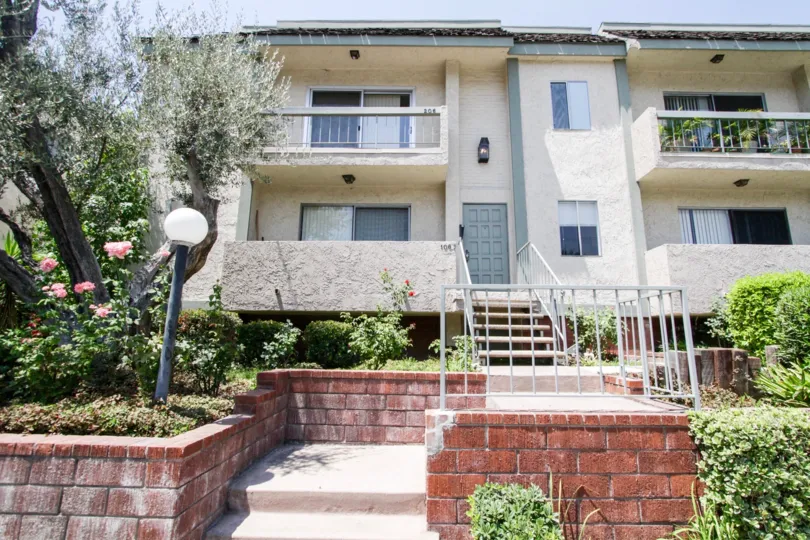 The entrance into Knollwood Villas