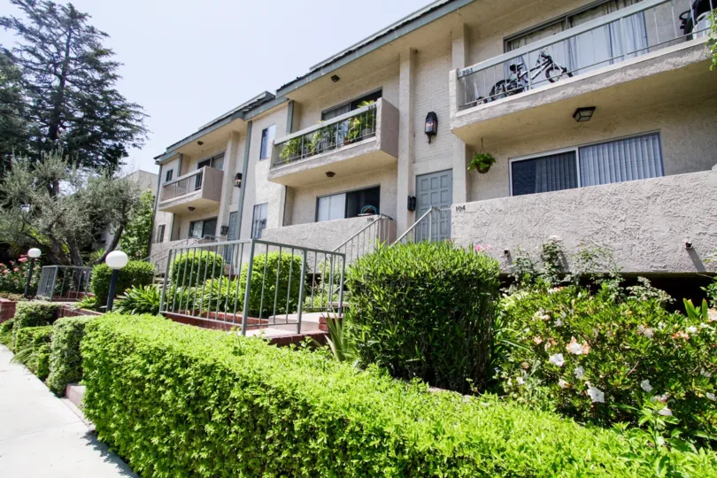 The landscaping at Knollwood Villas