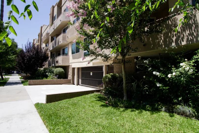 The drive into the parking for La Mirabelle in Sherman Oaks