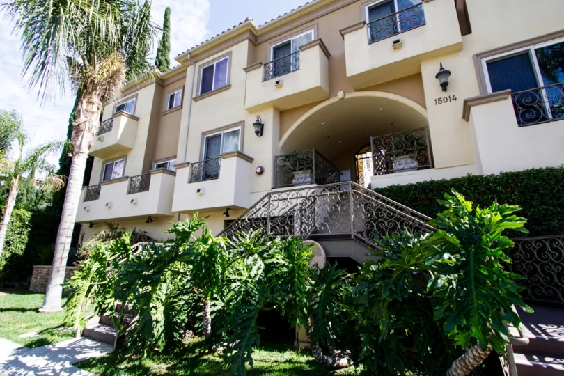 The arched entrance into Magnolia Terrace