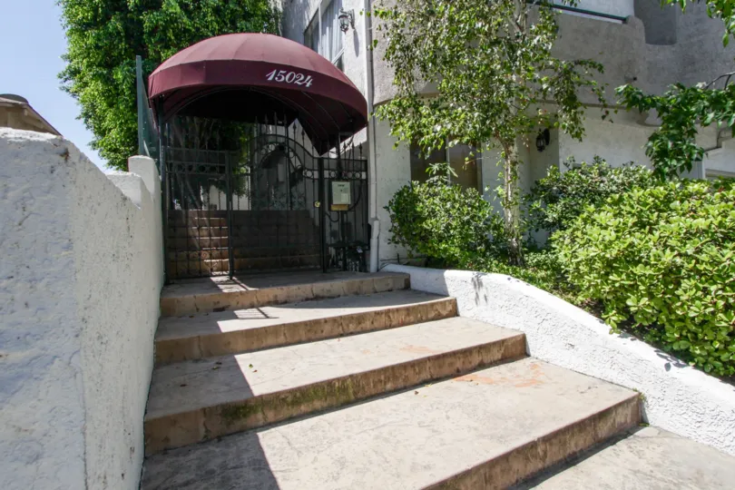The entrance into Moorpark Vista