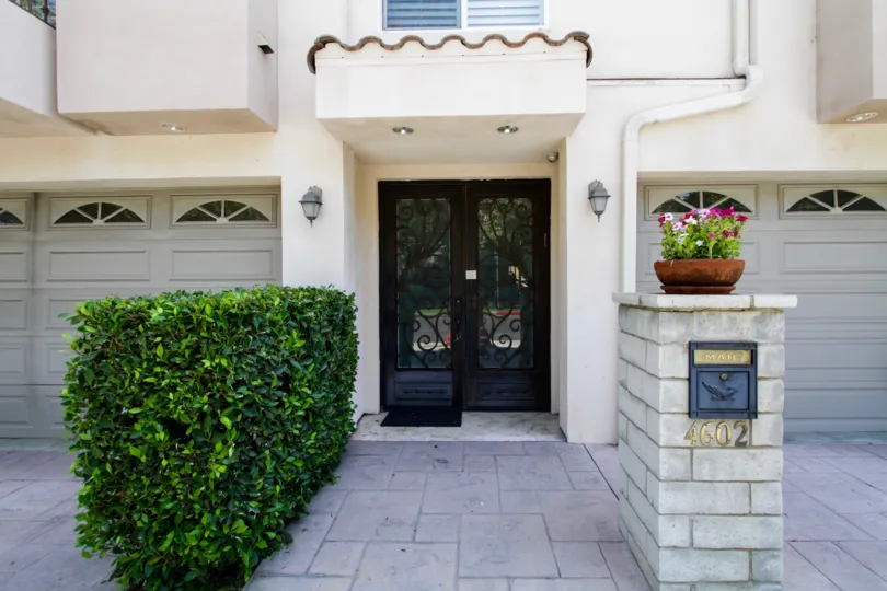 The doors into Norwich Townhomes in Sherman Oaks