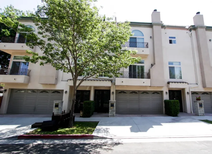 The Norwich Townhomes building in Sherman Oaks