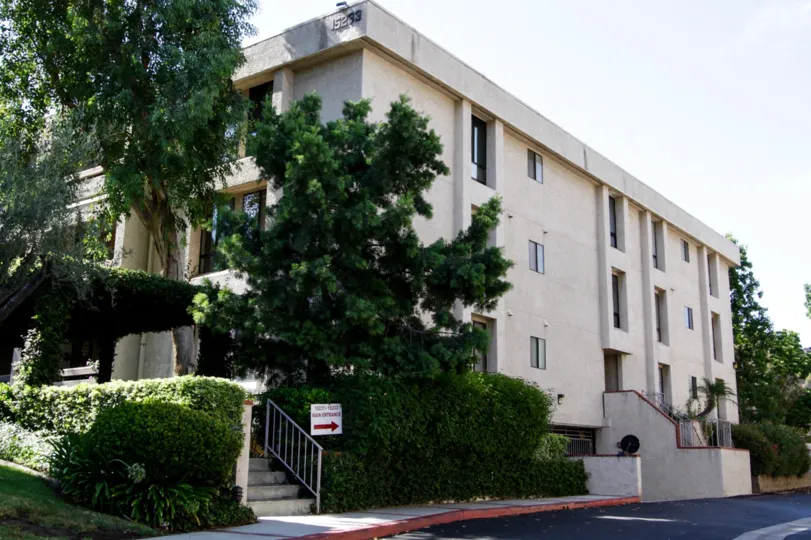 The sidewalk leading up to Oak Pointe in Sherman Oaks