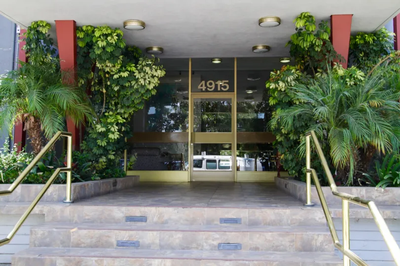 The entrance into Parkridge in Sherman Oaks.
