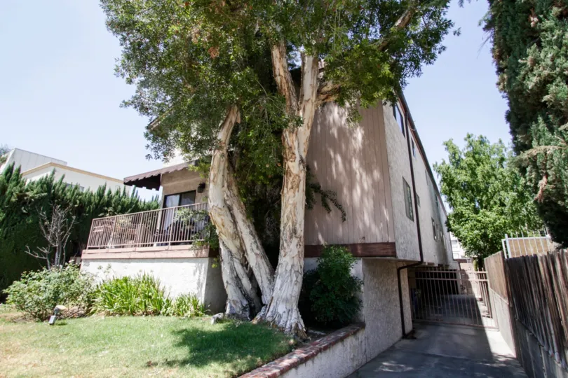 The landscaping around Parkside Condos in Sherman Oaks