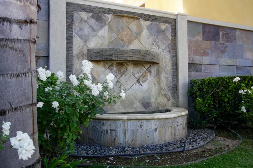 The fountain in front of Placita De Oro