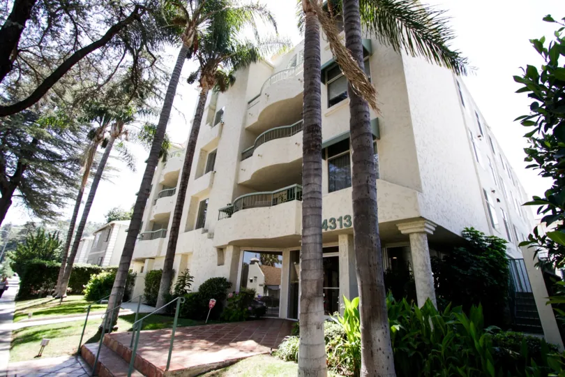 The building at San Tropez Villas
