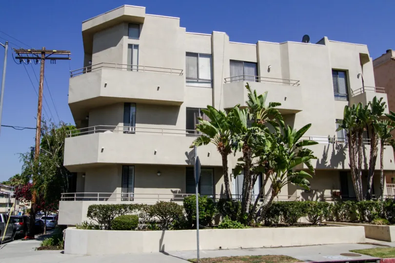 The Sherman Oaks Grand Villa building in Sherman Oaks