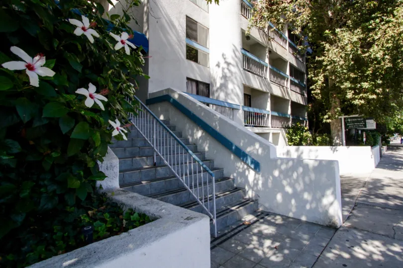 The entryway into Sherman Oaks Villas in Sherman Oaks