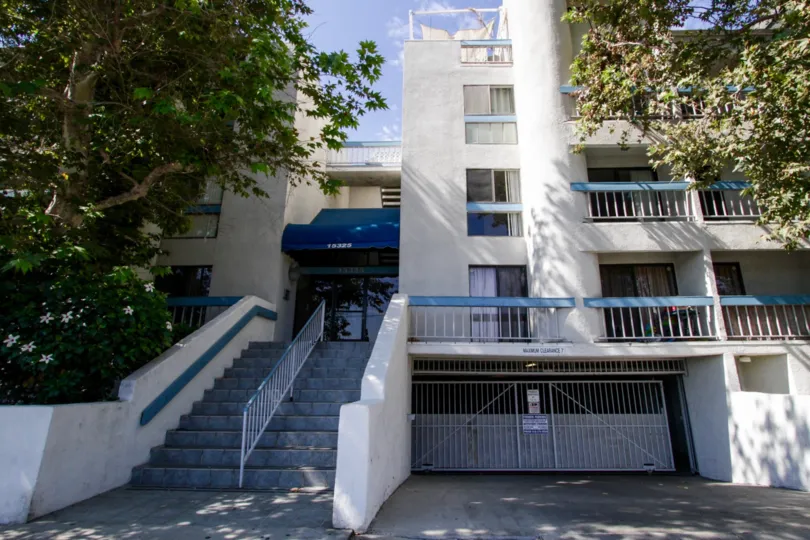 The building at Sherman Oaks Villas in Sherman Oaks