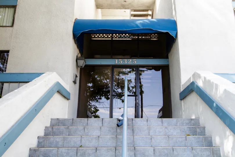 The entrance into Sherman Oaks Villas