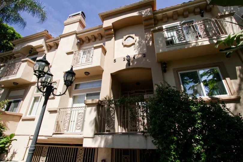 The entrance into Vesper Villas